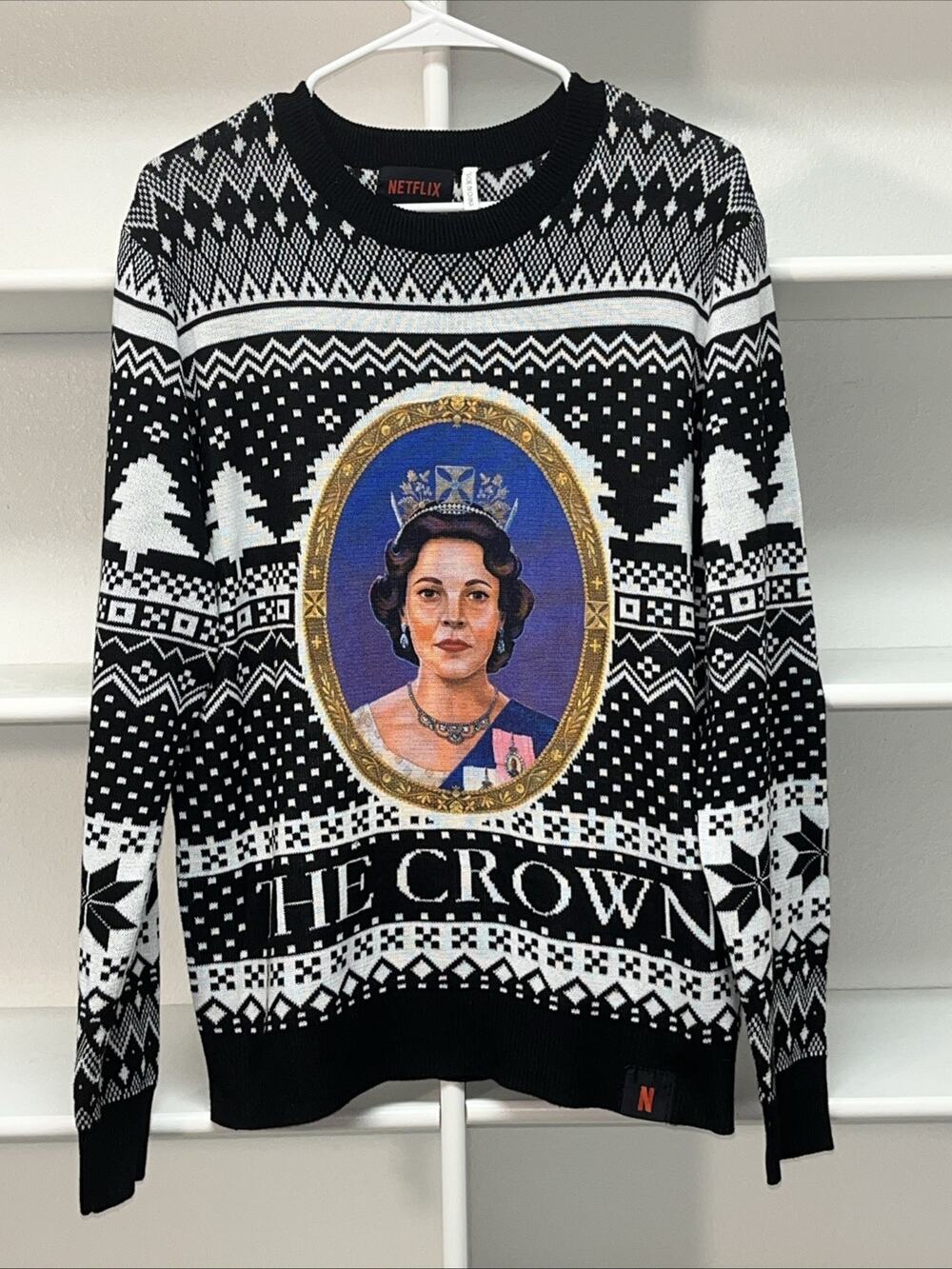 Netflix The Crown Holiday Sweater Women’s Size L Queen Elizabeth Rare Holiday
